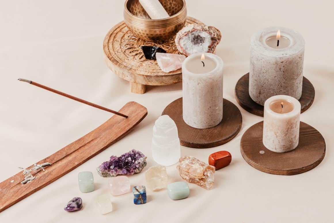 spiritual-Healing-chakra-crystals-Alternative-rituals-gemstones-for-wellbeing-meditation-destress-therapy-gifts