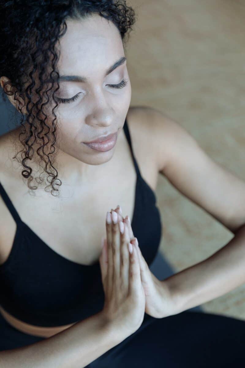 woman-meditating-praying
