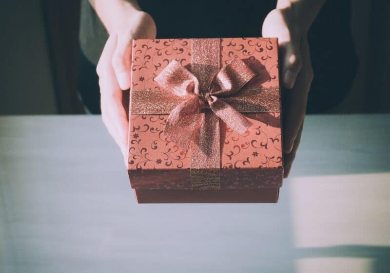 two-hands-holding-auburn-gift-box