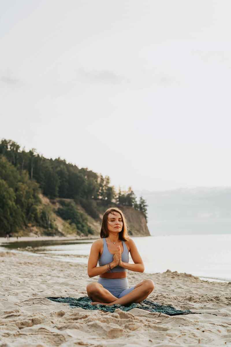 self-healing-technique-woman-wearing-blue-yoga-praying-on-the-beach